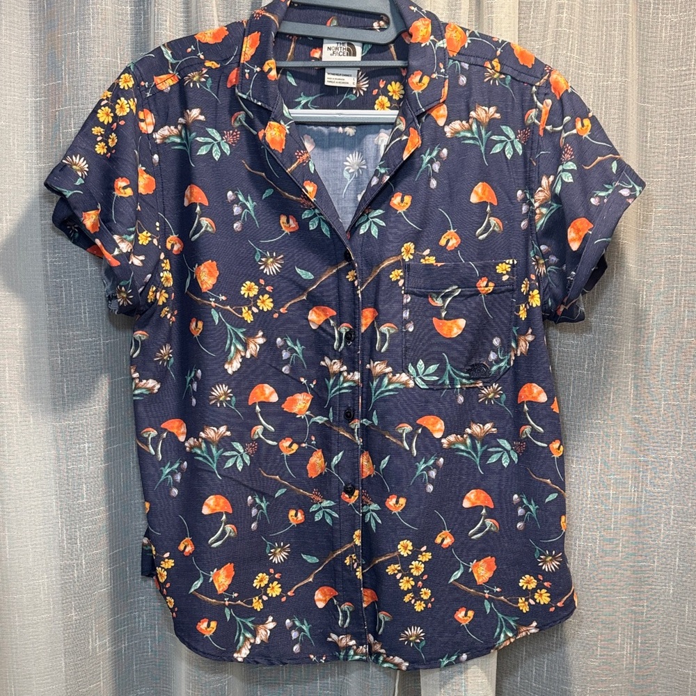 The North Face  Size L. Mushroom top